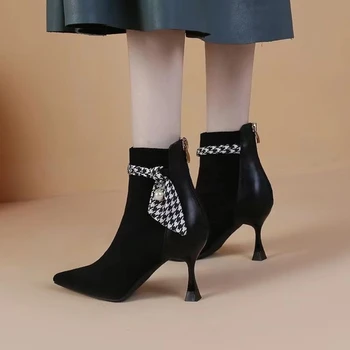 2023 Новые женские ботинки Модные ботильоны на высоком каблуке Сексуальные ботинки на молнии с острым носком Осенне-зимняя женская обувь Белые женские ботинки