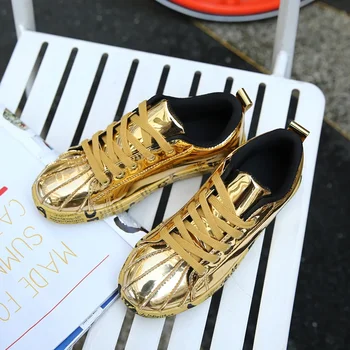 Весной и летом Новая мужская повседневная обувь для мужчин, пара кожаных золотых нескользящих мужских кроссовок, Легкая уличная обувь Большого размера 46