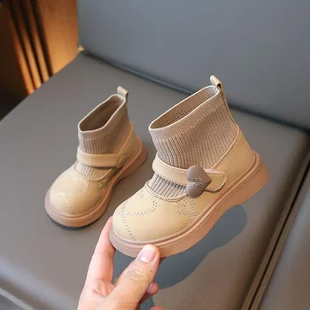 Новая повседневная обувь для девочек 2024 года, простые нескользящие кожаные короткие сапоги с круглым носком для детей, детские ботинки с носком, крючок и петля, ботильоны для влюбленных