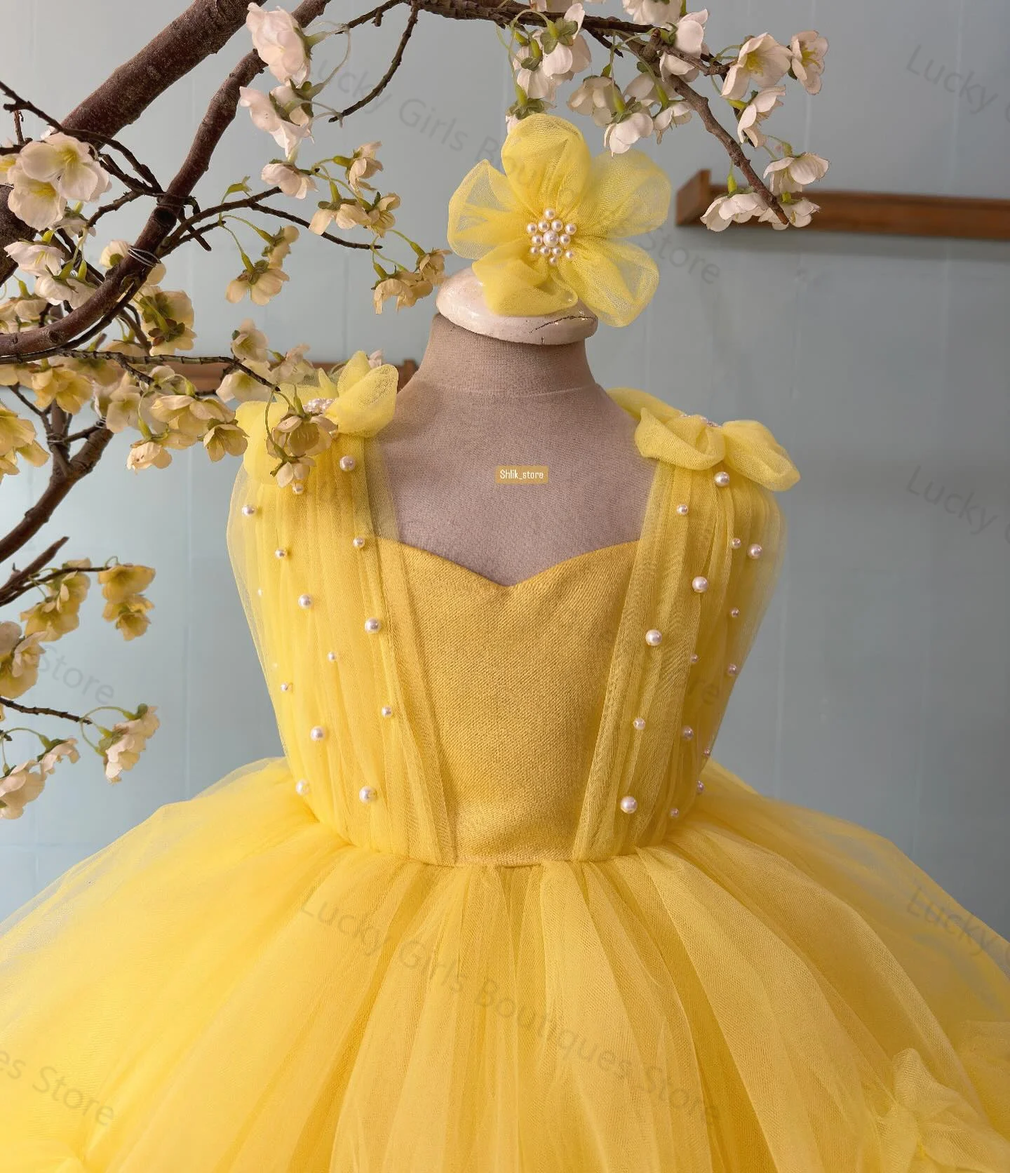 Пышные желтые праздничные платья с роскошным жемчугом Детские платья без рукавов на день рождения, многоуровневые бальные платья для маленьких девочек, платья для фотосессий. Изображение 1