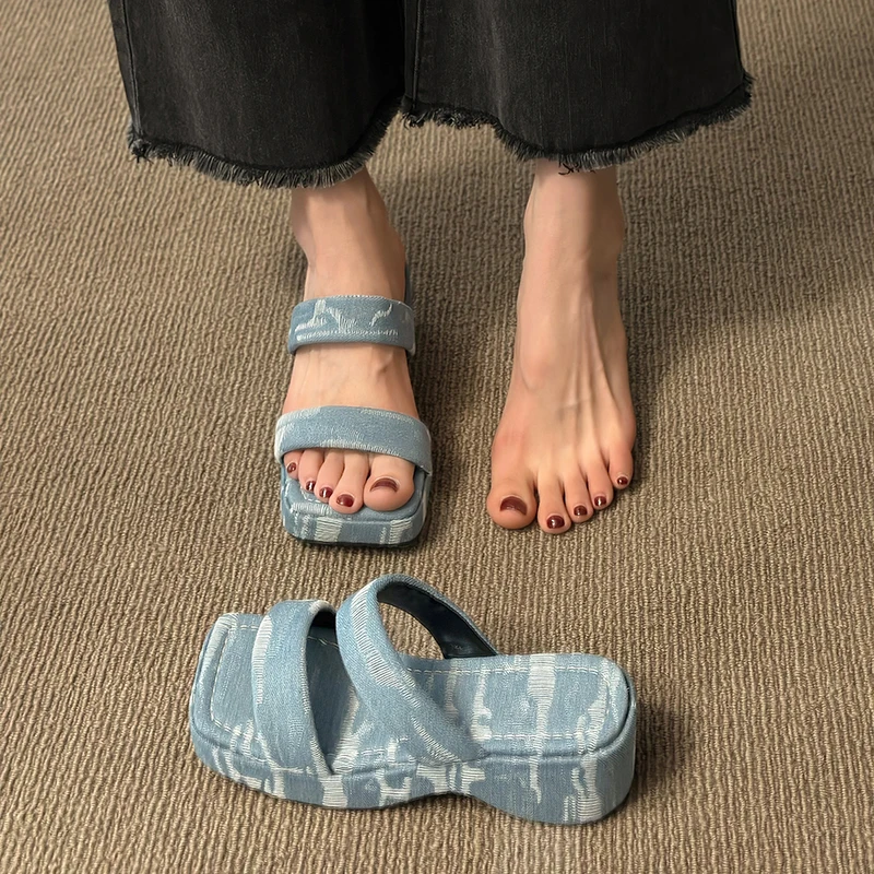 2023 Летние женские тапочки, увеличивающие рост, модные босоножки с открытым носком на толстом каблуке, женские элегантные открытые пляжные шлепанцы на платформе Изображение 2